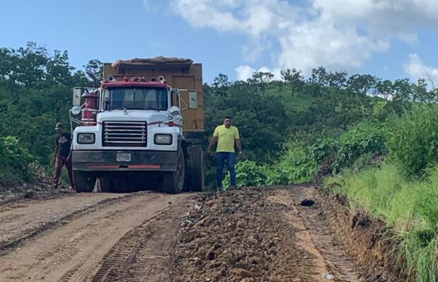 Avanza recuperación de la vialidad agrícola en San Sebastián de los