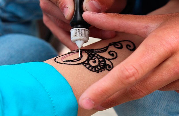 Tatuajes temporales: qué son y cuáles son sus riesgos - El Aragueño