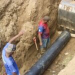 Instalan colector de tubería PVC para optimizar descarga de aguas servidas en Samán Tarazonero II