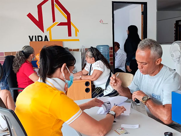 Gobierno-Bolivariano-formalizó-firma-de-58-Títulos