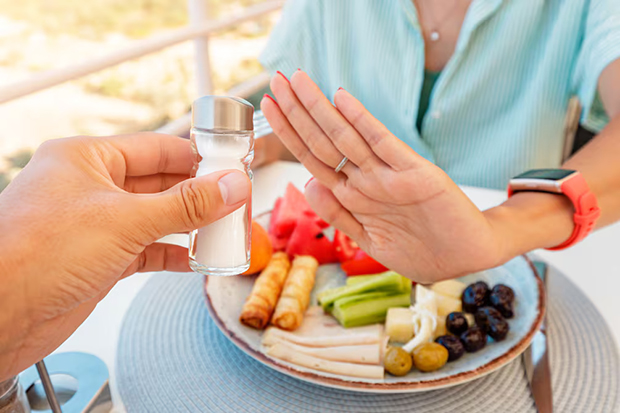 Evita comer estos alimentos con sodio para no descontrolar la presión arterial