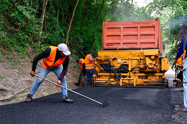 Tres-mil-toneladas-de-asfalto