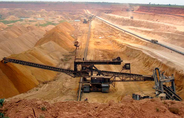 Fosfatos-marroquíes-impulsan-ingresos-20-%-en-2025-pese-a-recorte-del-23-%-en-inversiones