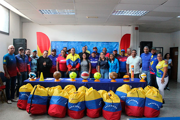 IRDA-entregó-dotación-deportiva