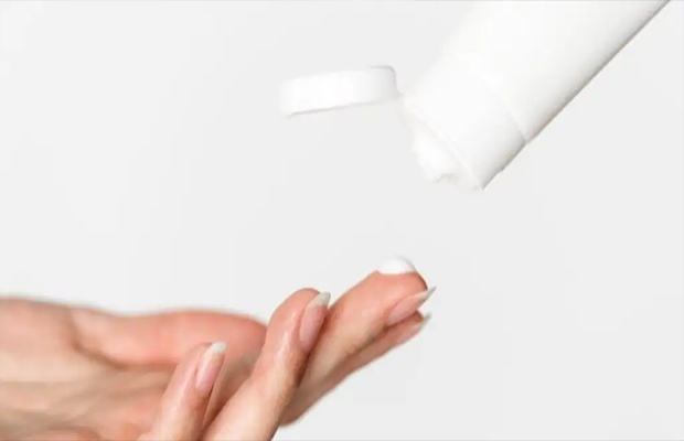 Prepara esta crema casera a base de áloe vera para hidratar tus manos