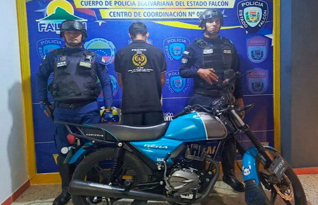 Retienen-a-adolescente-por-motopiruetas-en-vía-pública