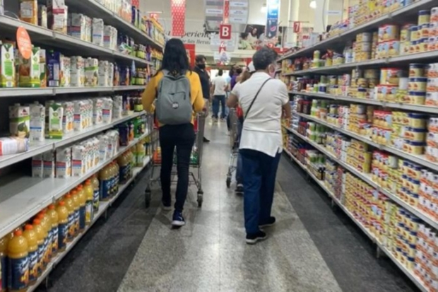 Solo el 10% de los productos que se encuentran en los supermercados son importados