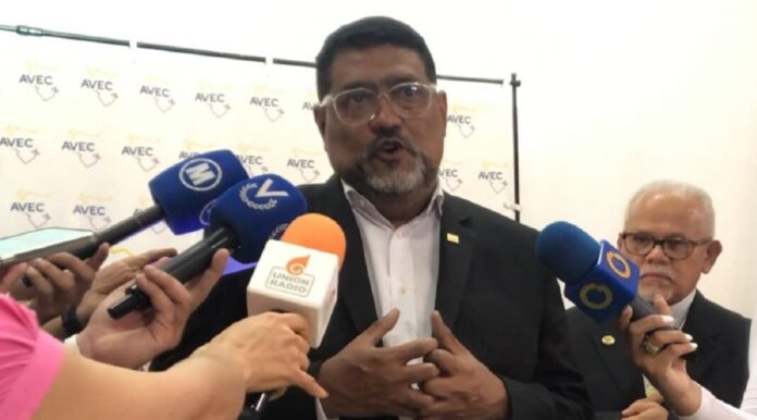 AVEC insta a impulsar la formación de más docentes