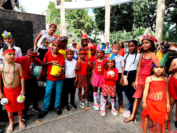 Escuelas-de-Lamas-honran-saberes-Indígenas-en-desfile-inaugural