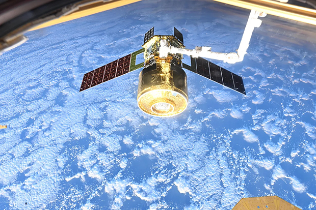 Nave no tripulada japonesa entrega con éxito suministros a Estación Espacial Internacional
