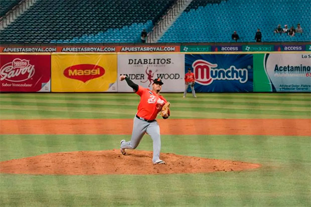 Andry-Lara-y-las-Águilas-doblegaron