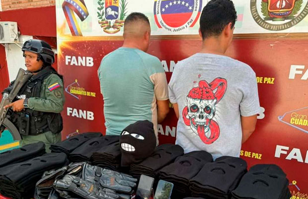 Atraparon-a-dos-con-143-pasamontañas