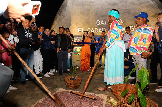 Gobierno-de-Aragua-inauguró-el-Monumento-al-Cacao