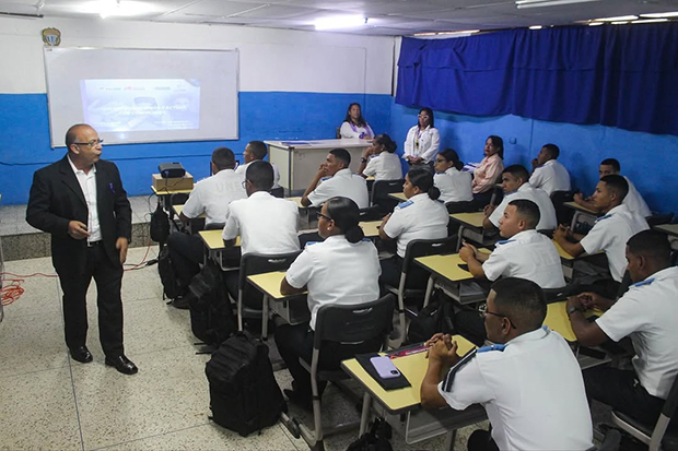 Unes Aragua sumó esfuerzos por el mes violeta