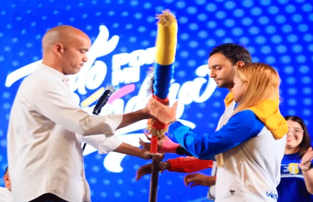 Yocelin-Canache-y-Jorge-Otaiza-abanderados