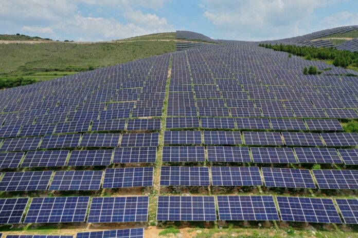 Avanza construcción de granja solar en El Vigía para potenciar servicio eléctrico en Los Andes