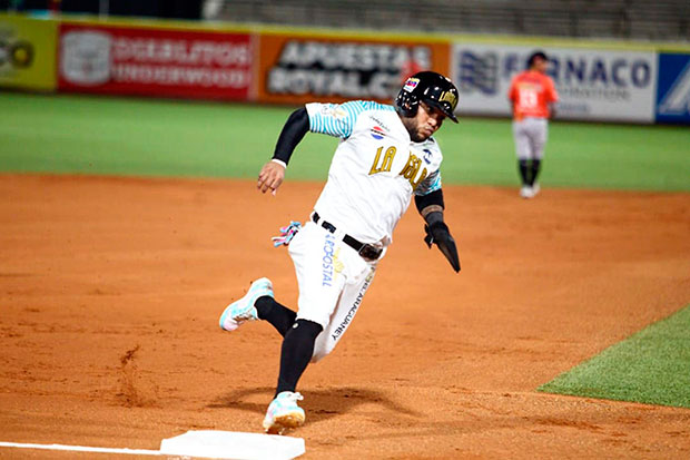 Alexi-Amarista-y-el-bullpen-se-combinaron