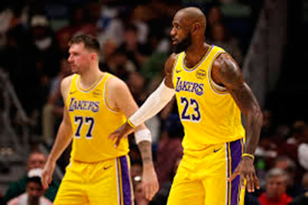 Doncic-y-LeBron-se-dan-un-festín