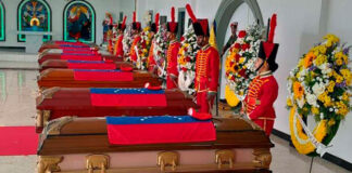 Honran con la Cruz de la Guardia de Honor a caídos