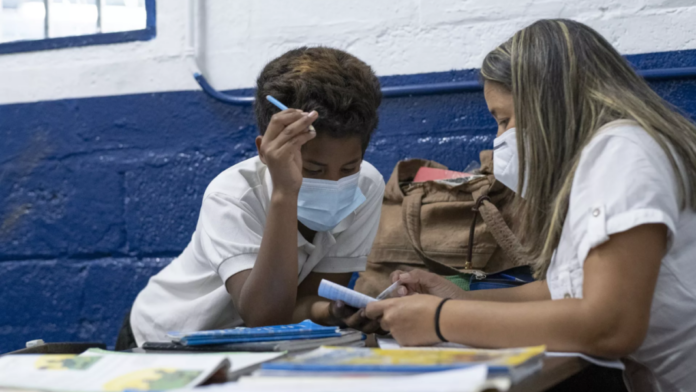 Ministro de Cultura pide a los padres llevar a sus hijos a las escuelas