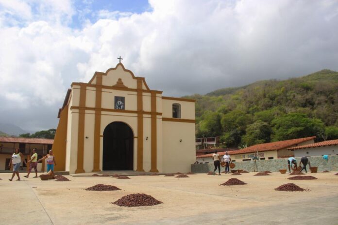 Chuao DOS PUNTOS Tierra del cacao más fino del mundo (REGIÓN)