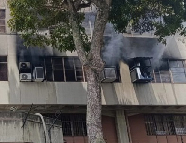 Controlado incendio en la urbanización San Isidro de Maracay