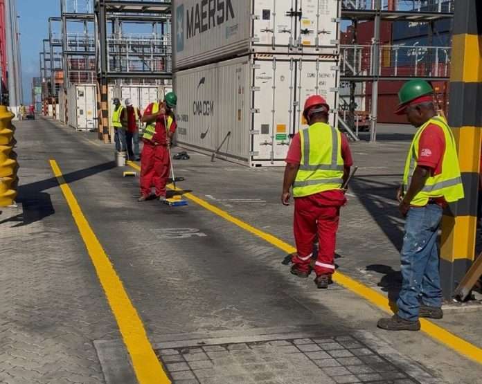 Inician demarcación en patios del puerto La Guaira