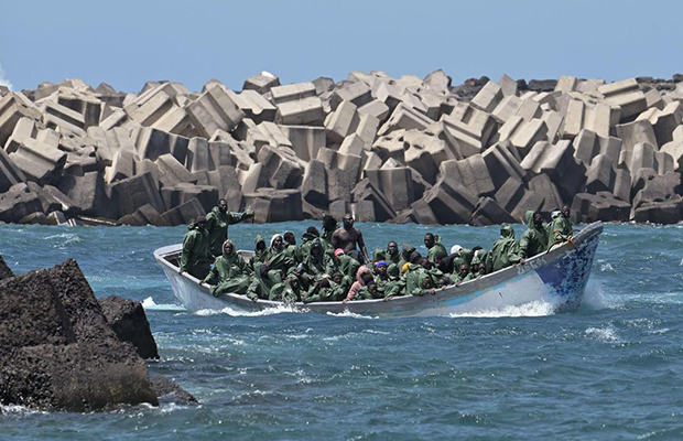 Arriban 346 personas a la isla de El Hierro a bordo de tres embarcaciones