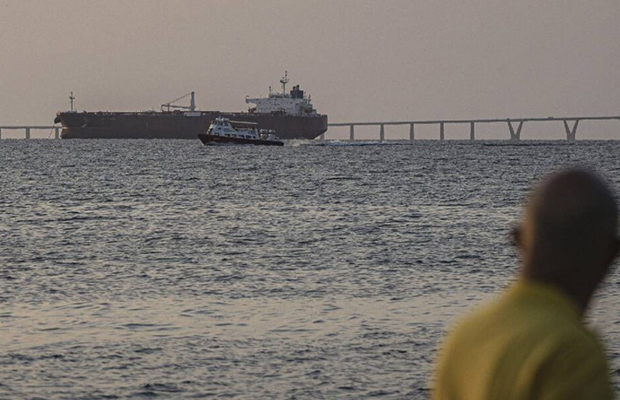 Ministro de Comunicación desmiente envío de petróleo a Israel