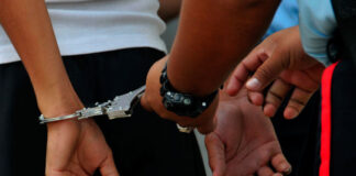 Mujer es detenida tras asesinar a su pareja mientras dormía
