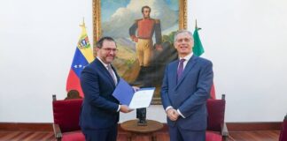 Nuevo embajador de Italia entrega Copias de Estilo ante Cancillería venezolana