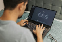 Adulación excesiva de chatbots refuerza creencias erróneas en usuarios