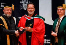 Arnold Schwarzenegger es investido doctor honoris causa por la Universidad del Ulster