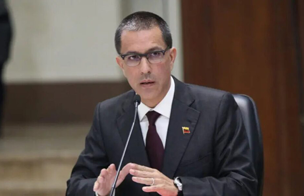 Arreaza informó que se han producido más de 8.000 liberaciones por la Ley de Amnistía