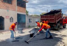 Colocación de asfaltado renueva la infraestructura vial de comuna de Maracay