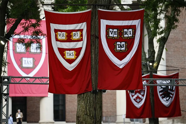 El Gobierno de Trump demanda a Harvard por discriminar a alumnos judíos e israelíes
