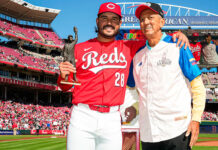 Eugenio Suárez recibió su segundo Premio Luis Aparicio en Cincinnati
