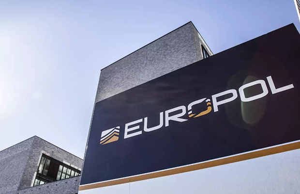 Europol estrena un centro europeo contra las mafias que trafican con migrantes