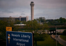 Evacúan la torre de control de Aeropuerto Internacional Newark Liberty por humo