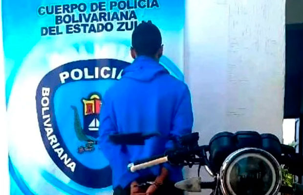 Joven-de-23-años-detenido-por-hacer-motopirueta-frente-a-un-liceo-en-Zulia