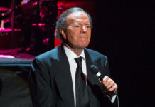 Julio Iglesias demanda a diario español y lo acusa de «montaje»