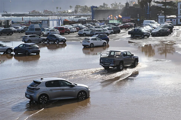 La borrasca baja de intensidad en Canarias tras una noche de fuertes lluvias