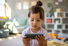 Las 5 estrategias esenciales para limitar el uso de pantallas en niños sin conflictos familiares