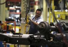 Mantener inamovilidad laboral en Venezuela es inoperativo, indican expertos