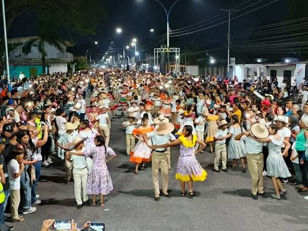 Más de 3.000 parejas dan vida a Joropódromo Escolar en Portuguesa