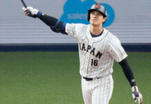 Ohtani continúa trabajando para afrontar su temporada como lanzador