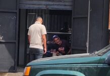 Sujetos hurtan dos establecimientos comerciales y quedan registrados en cámaras de seguridad en Guacara