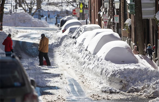 Temporal de nieve y viento deja decenas de miles de personas sin electricidad en Eslovenia
