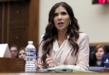 Trump sustituye a la secretaria de Seguridad Nacional en pleno cierre del departamento