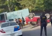 Una persona lesionada tras colisionar y volcar su vehículo en Valencia